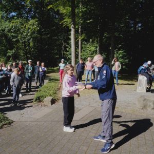 Nach neun Monaten Ausbildung wurden die Zertifikate vom Geschäftsführer Dr. Andreas Schüller übergeben. 